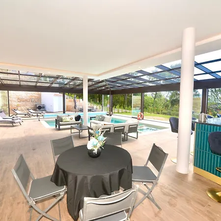 Villa Chalice - Luxury With Pool And Sea-view