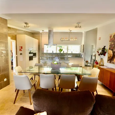 Villa Chalice - Luxury With Pool And Sea-view
