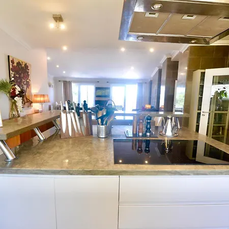 Villa Chalice - Luxury With Pool And Sea-view